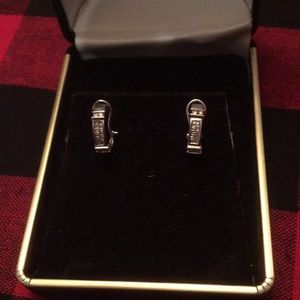 Gorgeous 14K white gold earrings with diamonds